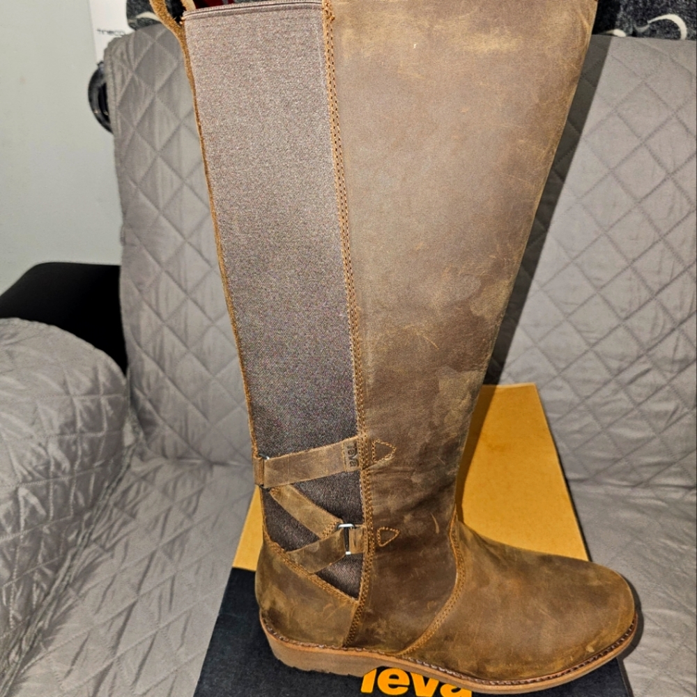 Woman Teva boots